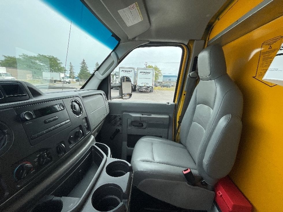 Light Duty Box Truck-Light and Medium Duty Trucks-Ford-2018-E450-Ottawa-ON-130,623\n\t\tkm-$ 28,500 - Image 18