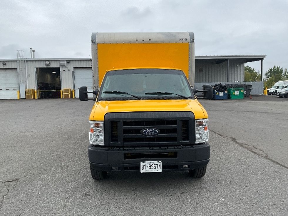 Light Duty Box Truck-Light and Medium Duty Trucks-Ford-2018-E450-Ottawa-ON-130,623\n\t\tkm-$ 28,500 - Image 2