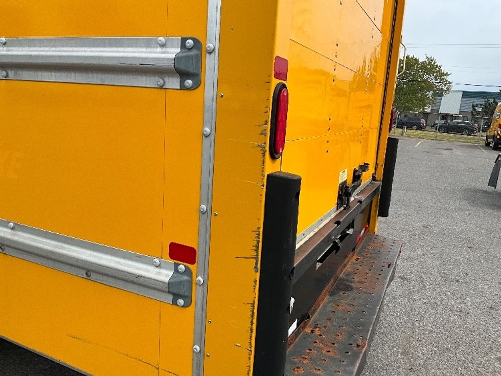 Light Duty Box Truck-Light and Medium Duty Trucks-Ford-2018-E450-Ottawa-ON-130,623\n\t\tkm-$ 28,500 - Image 25