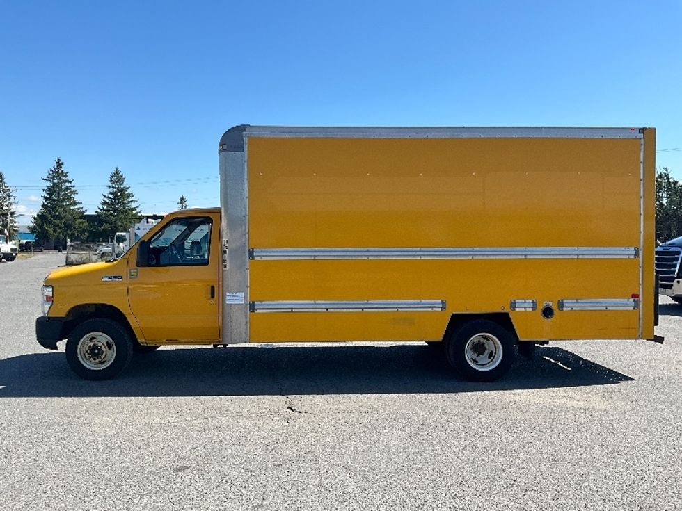 Light Duty Box Truck-Light and Medium Duty Trucks-Ford-2018-E450-Ottawa-ON-130,623\n\t\tkm-$ 28,500 - Image 4