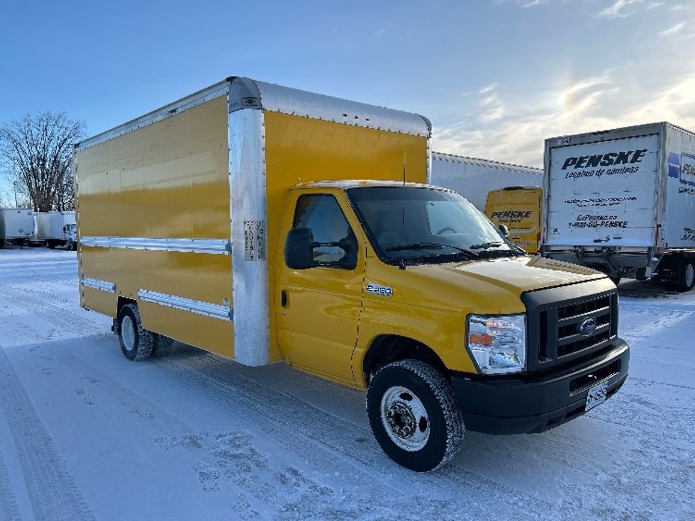 Light Duty Box Truck-Light and Medium Duty Trucks-Ford-2018-E450-Ottawa-ON-158,022\n\t\tkm-$ 30,250 - Image 1