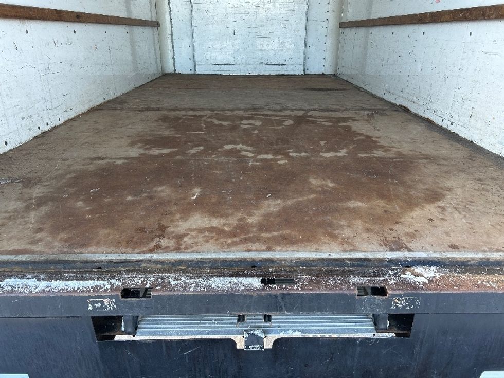 Light Duty Box Truck-Light and Medium Duty Trucks-Ford-2018-E450-Ottawa-ON-158,022\n\t\tkm-$ 30,250 - Image 10