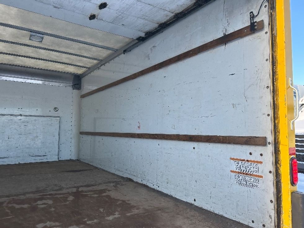 Light Duty Box Truck-Light and Medium Duty Trucks-Ford-2018-E450-Ottawa-ON-158,022\n\t\tkm-$ 30,250 - Image 12