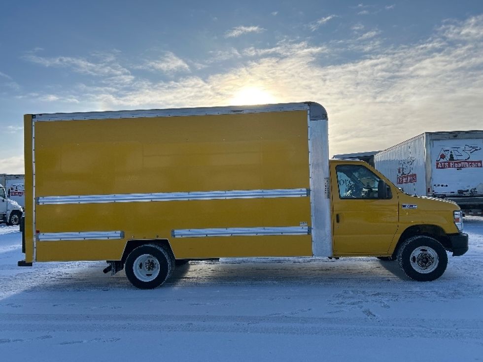 Light Duty Box Truck-Light and Medium Duty Trucks-Ford-2018-E450-Ottawa-ON-158,022\n\t\tkm-$ 30,250 - Image 15