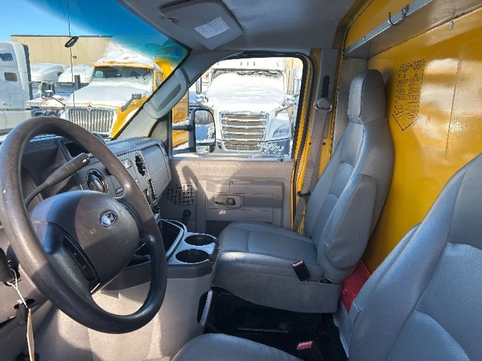 Light Duty Box Truck-Light and Medium Duty Trucks-Ford-2018-E450-Ottawa-ON-158,022\n\t\tkm-$ 30,250 - Image 19