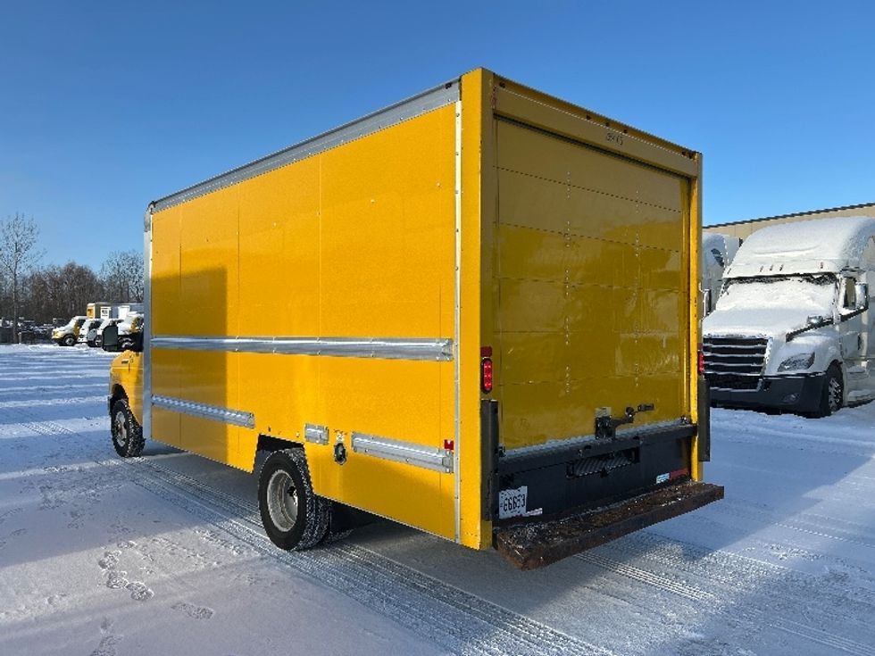 Light Duty Box Truck-Light and Medium Duty Trucks-Ford-2018-E450-Ottawa-ON-158,022\n\t\tkm-$ 30,250 - Image 6