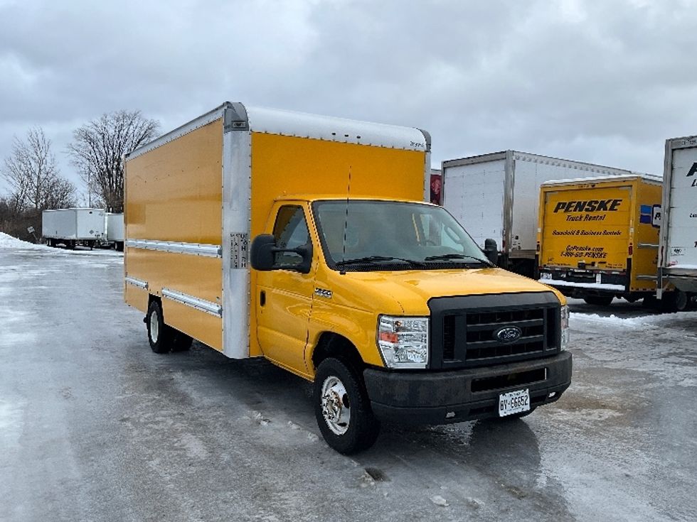 Light Duty Box Truck-Light and Medium Duty Trucks-Ford-2018-E450-Ottawa-ON-169,800\n\t\tkm-$ 29,250 - Image 1