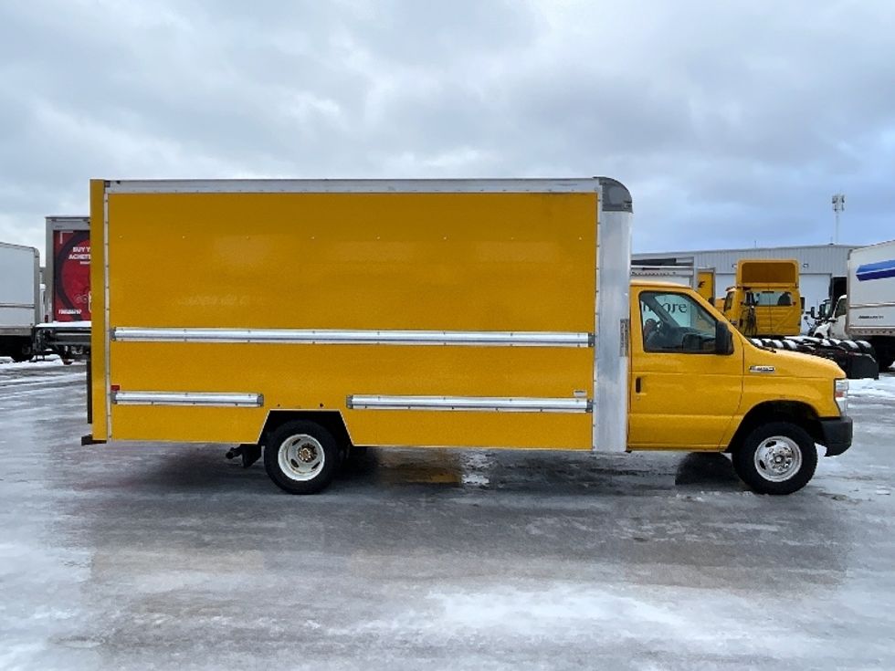 Light Duty Box Truck-Light and Medium Duty Trucks-Ford-2018-E450-Ottawa-ON-169,800\n\t\tkm-$ 29,250 - Image 15