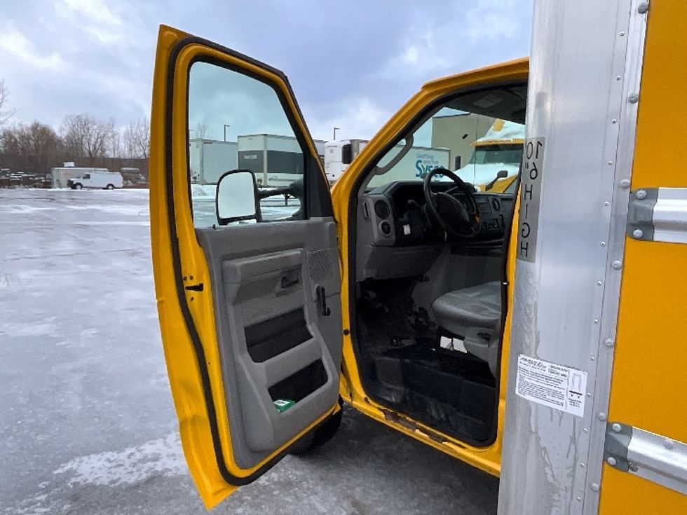 Light Duty Box Truck-Light and Medium Duty Trucks-Ford-2018-E450-Ottawa-ON-169,800\n\t\tkm-$ 29,250 - Image 16