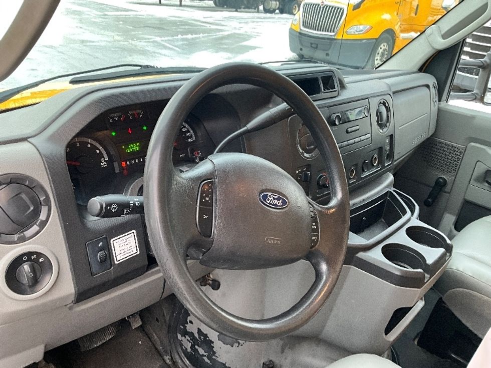 Light Duty Box Truck-Light and Medium Duty Trucks-Ford-2018-E450-Ottawa-ON-169,800\n\t\tkm-$ 29,250 - Image 17
