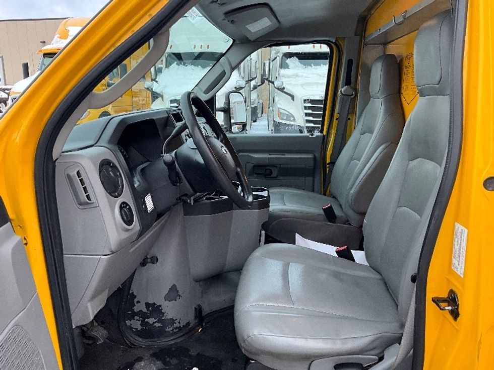 Light Duty Box Truck-Light and Medium Duty Trucks-Ford-2018-E450-Ottawa-ON-169,800\n\t\tkm-$ 29,250 - Image 19