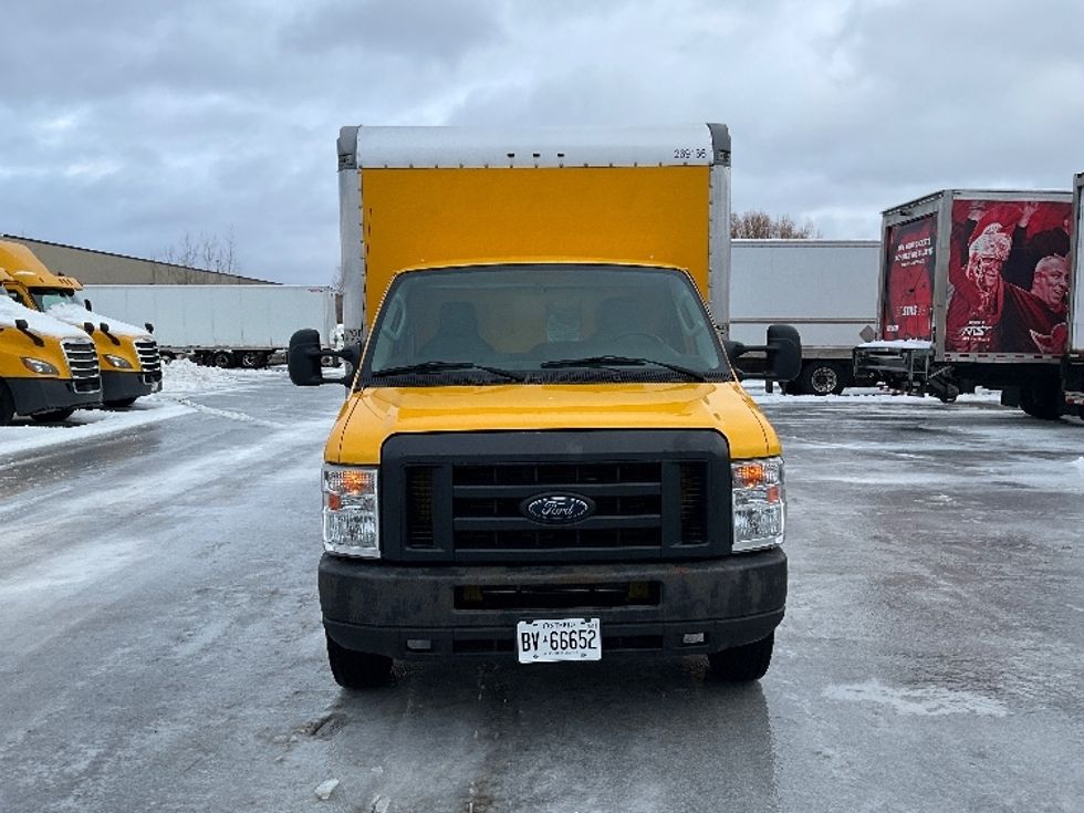 Light Duty Box Truck-Light and Medium Duty Trucks-Ford-2018-E450-Ottawa-ON-169,800\n\t\tkm-$ 29,250 - Image 2