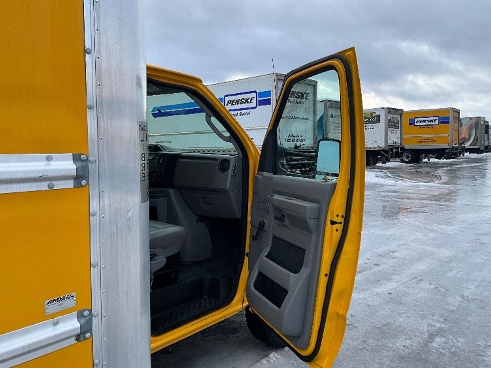 Light Duty Box Truck-Light and Medium Duty Trucks-Ford-2018-E450-Ottawa-ON-169,800\n\t\tkm-$ 29,250 - Image 20