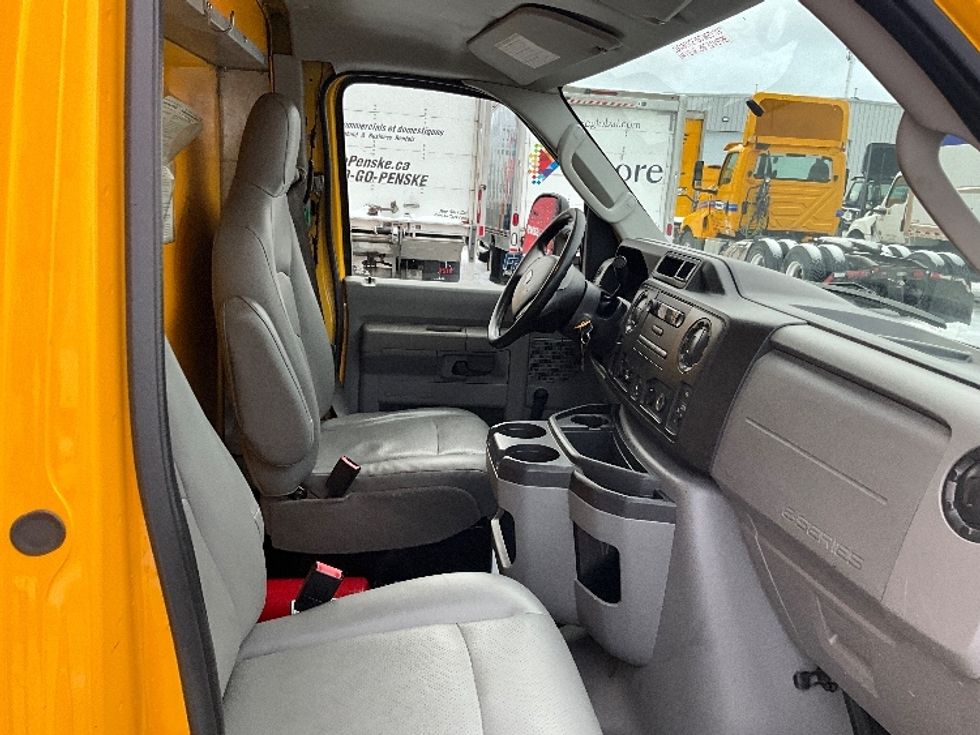 Light Duty Box Truck-Light and Medium Duty Trucks-Ford-2018-E450-Ottawa-ON-169,800\n\t\tkm-$ 29,250 - Image 22