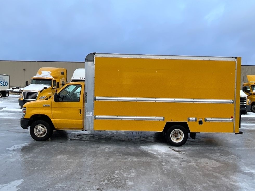 Light Duty Box Truck-Light and Medium Duty Trucks-Ford-2018-E450-Ottawa-ON-169,800\n\t\tkm-$ 29,250 - Image 4