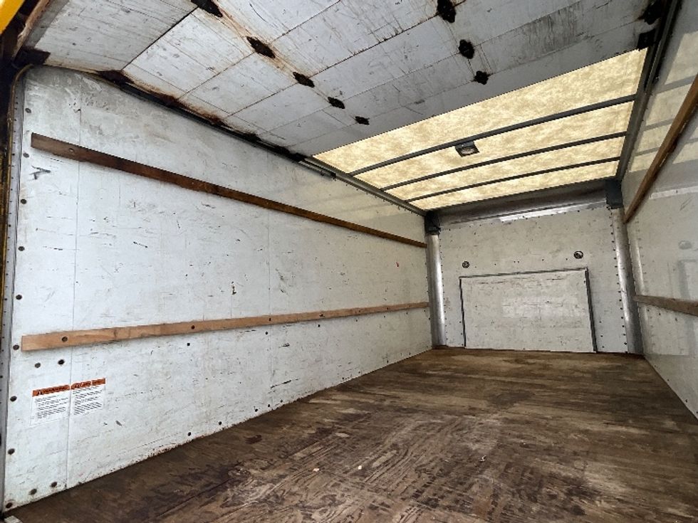 Light Duty Box Truck-Light and Medium Duty Trucks-Ford-2018-E450-Ottawa-ON-180,678\n\t\tkm-$ 22,500 - Image 10