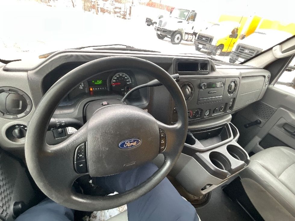 Light Duty Box Truck-Light and Medium Duty Trucks-Ford-2018-E450-Ottawa-ON-180,678\n\t\tkm-$ 22,500 - Image 12