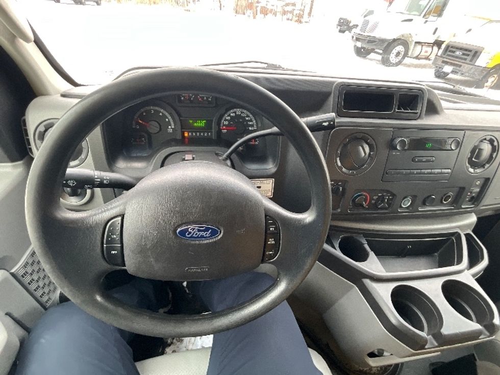 Light Duty Box Truck-Light and Medium Duty Trucks-Ford-2018-E450-Ottawa-ON-180,678\n\t\tkm-$ 22,500 - Image 13