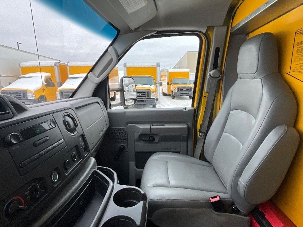 Light Duty Box Truck-Light and Medium Duty Trucks-Ford-2018-E450-Ottawa-ON-180,678\n\t\tkm-$ 22,500 - Image 14