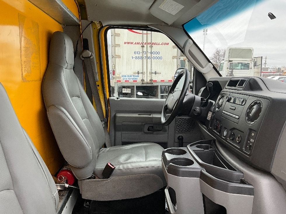 Light Duty Box Truck-Light and Medium Duty Trucks-Ford-2018-E450-Ottawa-ON-180,678\n\t\tkm-$ 22,500 - Image 16