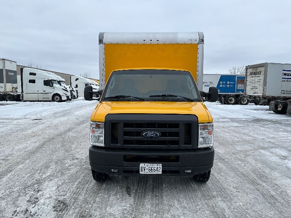 Light Duty Box Truck-Light and Medium Duty Trucks-Ford-2018-E450-Ottawa-ON-180,678\n\t\tkm-$ 22,500 - Image 2