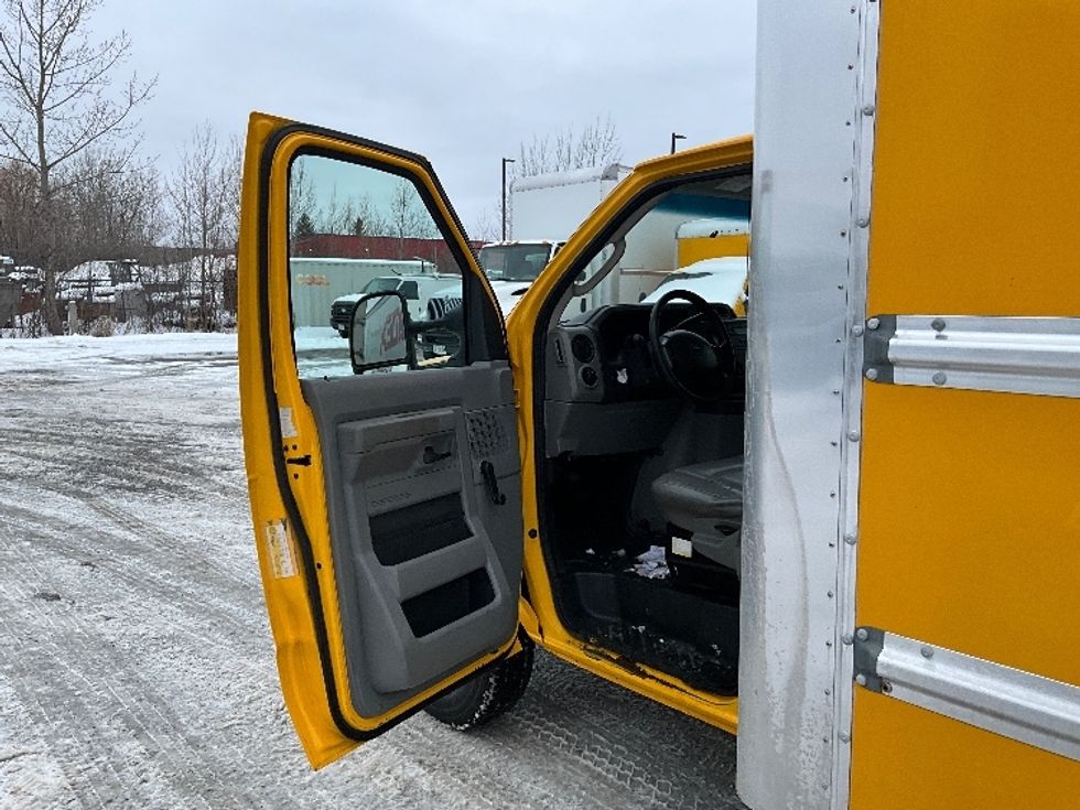 Light Duty Box Truck-Light and Medium Duty Trucks-Ford-2018-E450-Ottawa-ON-180,678\n\t\tkm-$ 22,500 - Image 20