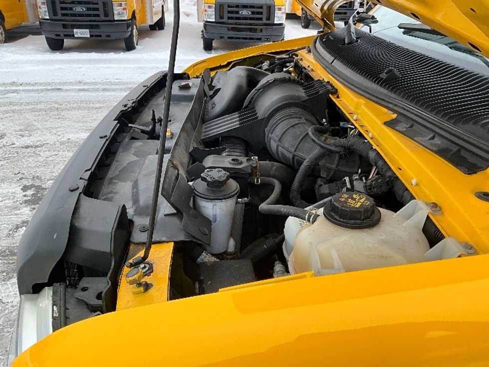 Light Duty Box Truck-Light and Medium Duty Trucks-Ford-2018-E450-Ottawa-ON-180,678\n\t\tkm-$ 22,500 - Image 23