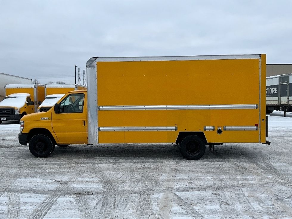 Light Duty Box Truck-Light and Medium Duty Trucks-Ford-2018-E450-Ottawa-ON-180,678\n\t\tkm-$ 22,500 - Image 4
