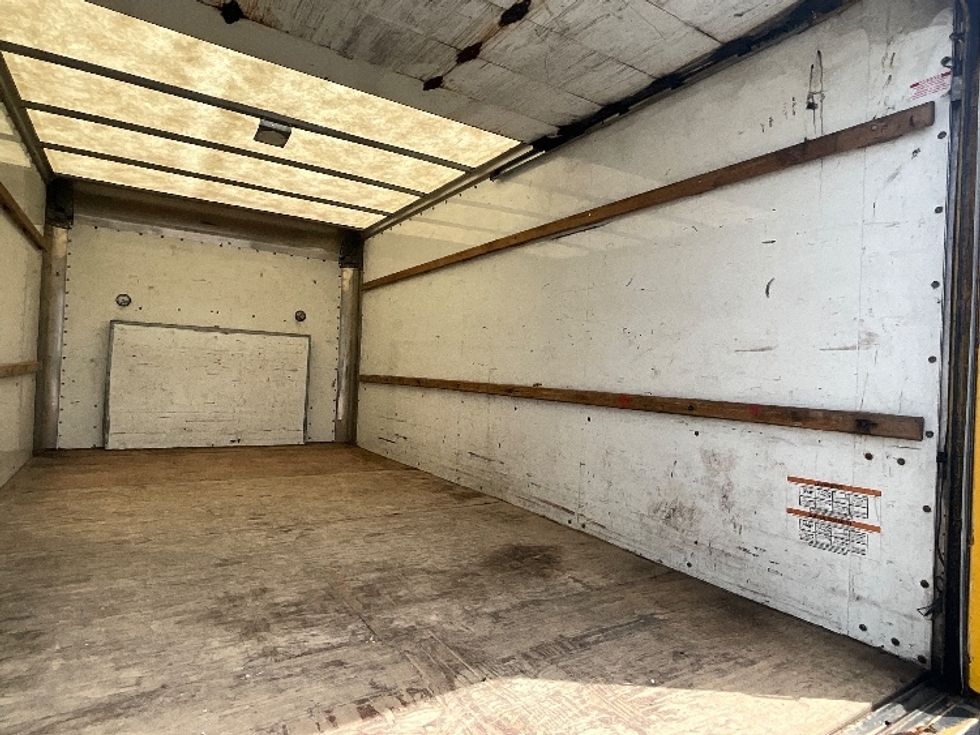 Light Duty Box Truck-Light and Medium Duty Trucks-Ford-2018-E450-Ottawa-ON-218,479\n\t\tkm-$ 23,000 - Image 12