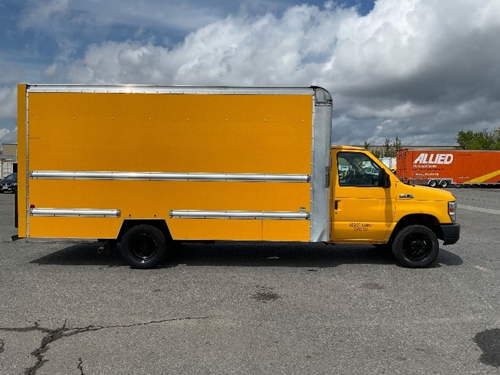 Light Duty Box Truck-Light and Medium Duty Trucks-Ford-2018-E450-Ottawa-ON-218,479\n\t\tkm-$ 23,000 - Image 15