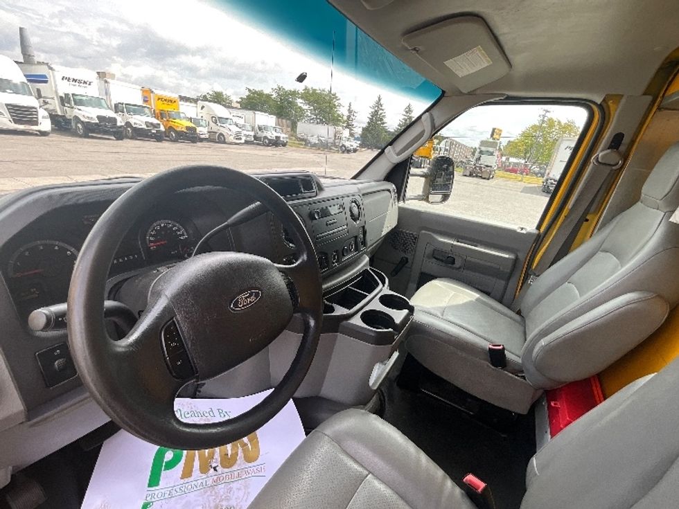 Light Duty Box Truck-Light and Medium Duty Trucks-Ford-2018-E450-Ottawa-ON-218,479\n\t\tkm-$ 23,000 - Image 17