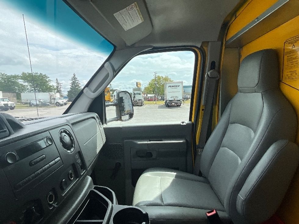 Light Duty Box Truck-Light and Medium Duty Trucks-Ford-2018-E450-Ottawa-ON-218,479\n\t\tkm-$ 23,000 - Image 19
