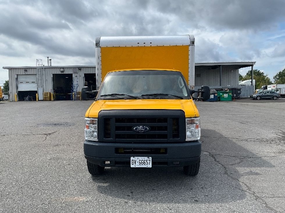 Light Duty Box Truck-Light and Medium Duty Trucks-Ford-2018-E450-Ottawa-ON-218,479\n\t\tkm-$ 23,000 - Image 2