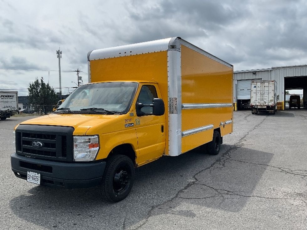 Light Duty Box Truck-Light and Medium Duty Trucks-Ford-2018-E450-Ottawa-ON-218,479\n\t\tkm-$ 23,000 - Image 3