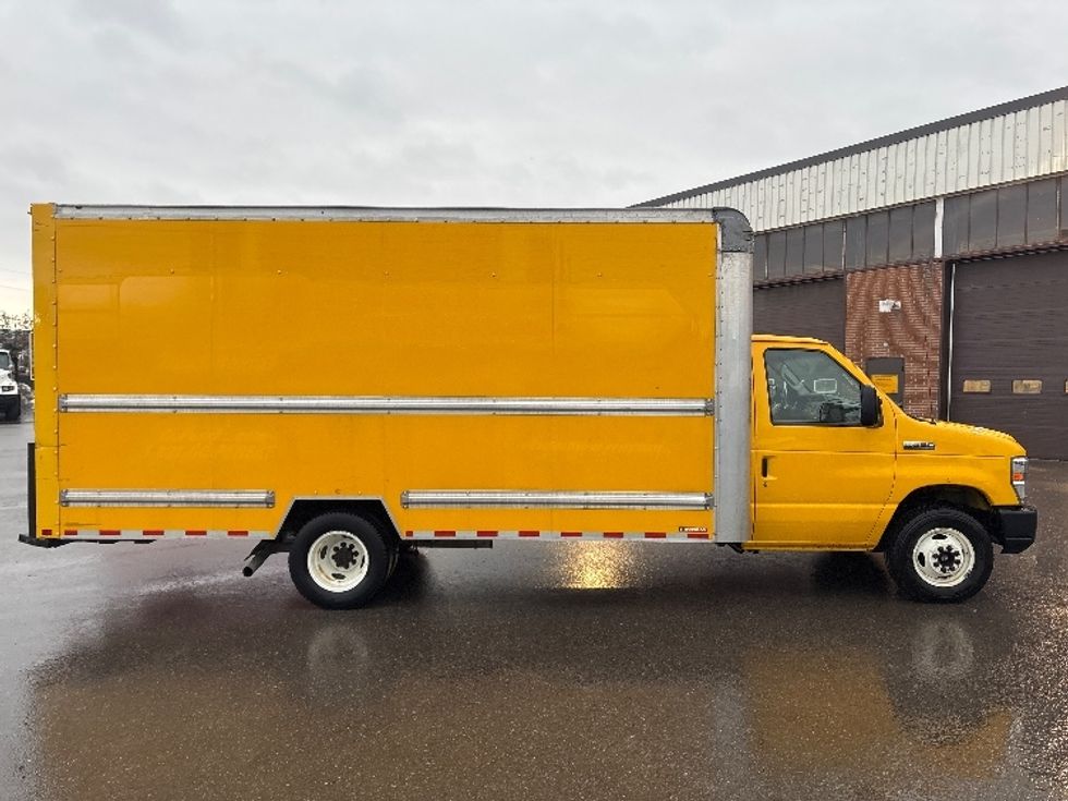 Light Duty Box Truck-Light and Medium Duty Trucks-Ford-2019-E350-Concord-ON-176,550\n\t\tkm-$ 29,000 - Image 15