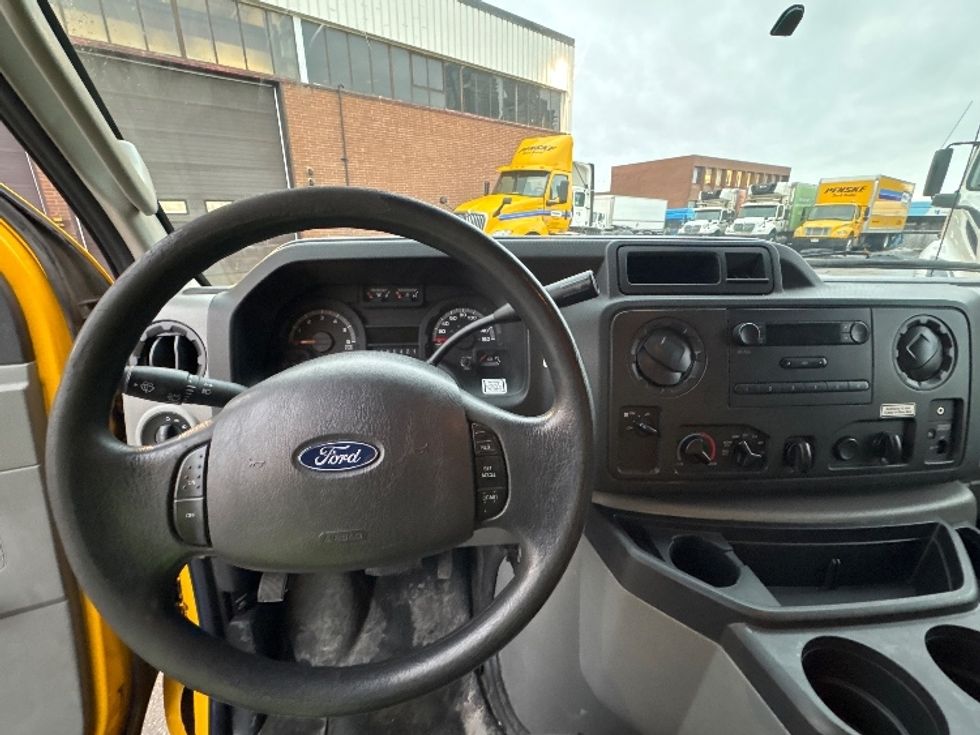 Light Duty Box Truck-Light and Medium Duty Trucks-Ford-2019-E350-Concord-ON-176,550\n\t\tkm-$ 29,000 - Image 17