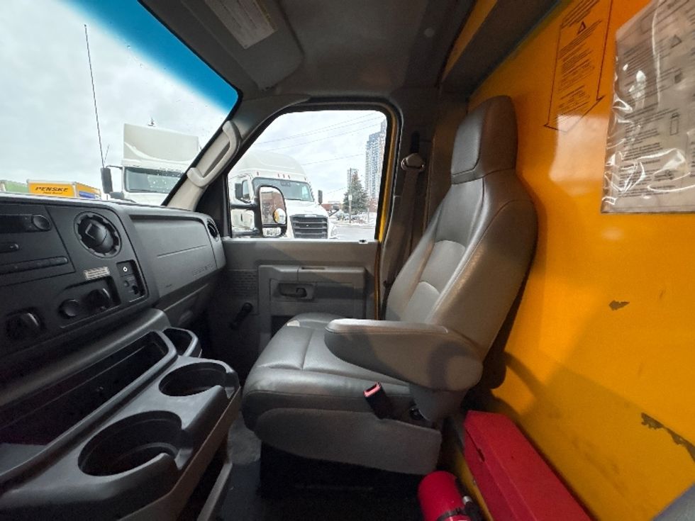 Light Duty Box Truck-Light and Medium Duty Trucks-Ford-2019-E350-Concord-ON-176,550\n\t\tkm-$ 29,000 - Image 18