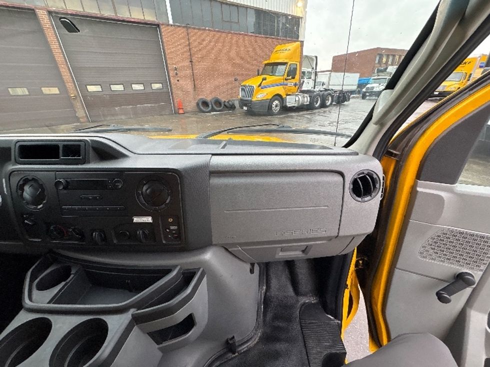 Light Duty Box Truck-Light and Medium Duty Trucks-Ford-2019-E350-Concord-ON-176,550\n\t\tkm-$ 29,000 - Image 19