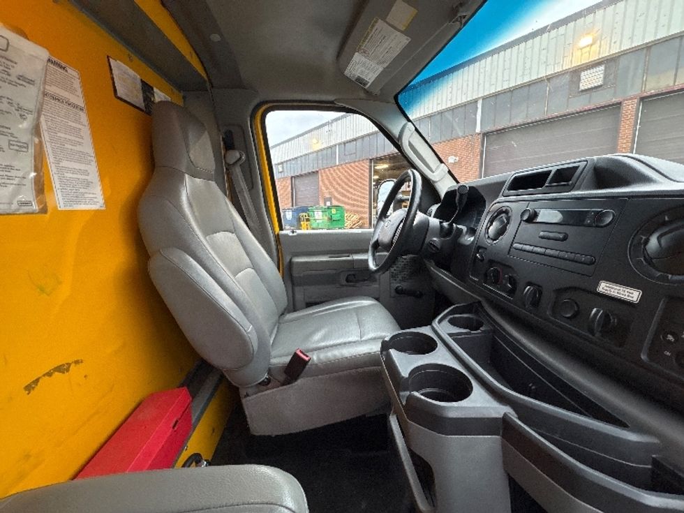 Light Duty Box Truck-Light and Medium Duty Trucks-Ford-2019-E350-Concord-ON-176,550\n\t\tkm-$ 29,000 - Image 21