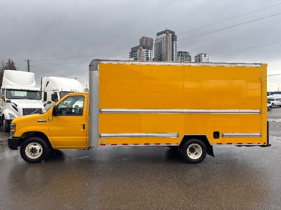 Light Duty Box Truck-Light and Medium Duty Trucks-Ford-2019-E350-Concord-ON-176,550\n\t\tkm-$ 29,000 - Image 4