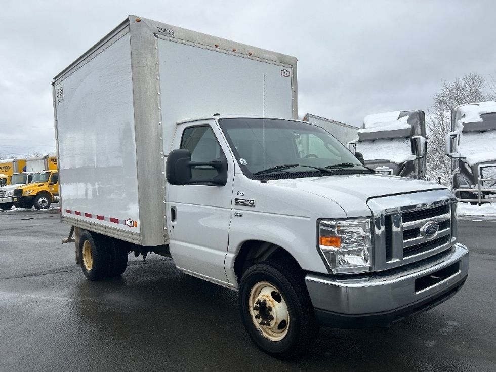 Light Duty Box Truck-Light and Medium Duty Trucks-Ford-2019-E350-Dartmouth-NS-112,467\n\t\tkm-$ 37,750 - Image 1