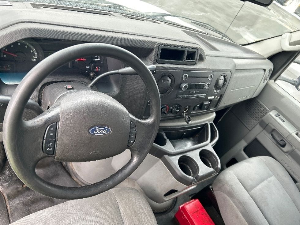 Light Duty Box Truck-Light and Medium Duty Trucks-Ford-2019-E350-Dartmouth-NS-112,467\n\t\tkm-$ 37,750 - Image 18