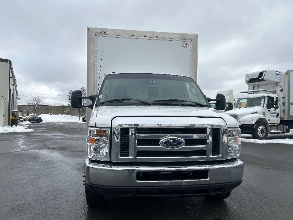 Light Duty Box Truck-Light and Medium Duty Trucks-Ford-2019-E350-Dartmouth-NS-112,467\n\t\tkm-$ 37,750 - Image 2