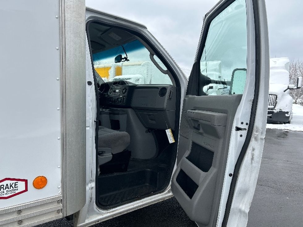 Light Duty Box Truck-Light and Medium Duty Trucks-Ford-2019-E350-Dartmouth-NS-112,467\n\t\tkm-$ 37,750 - Image 20