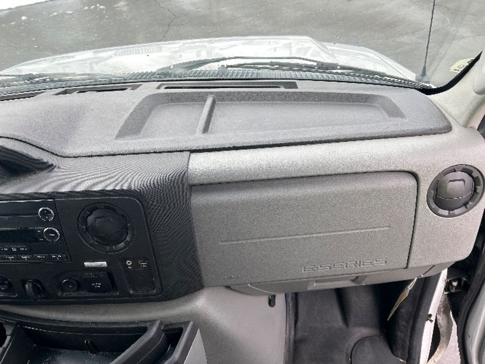 Light Duty Box Truck-Light and Medium Duty Trucks-Ford-2019-E350-Dartmouth-NS-112,467\n\t\tkm-$ 37,750 - Image 21