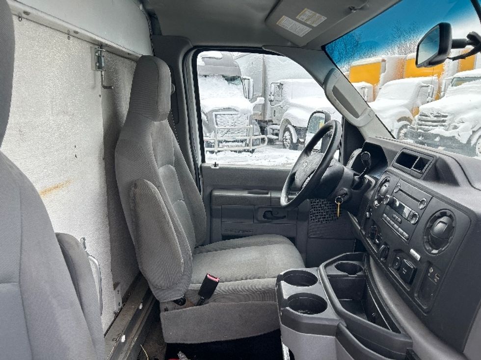 Light Duty Box Truck-Light and Medium Duty Trucks-Ford-2019-E350-Dartmouth-NS-112,467\n\t\tkm-$ 37,750 - Image 22