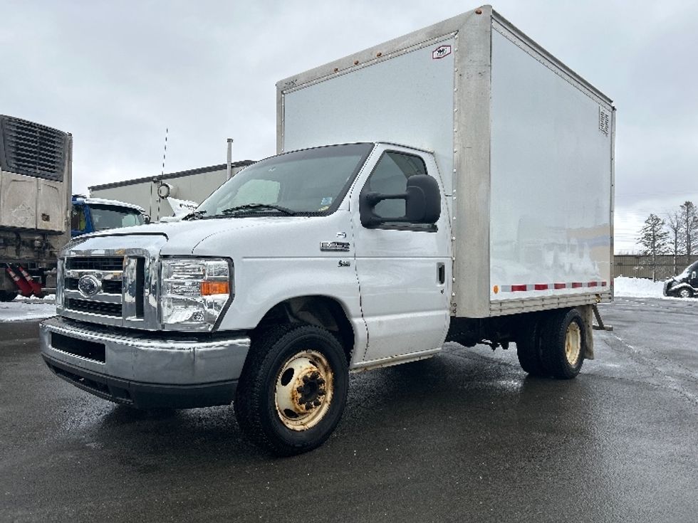 Light Duty Box Truck-Light and Medium Duty Trucks-Ford-2019-E350-Dartmouth-NS-112,467\n\t\tkm-$ 37,750 - Image 3