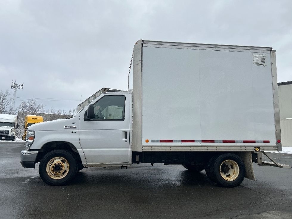 Light Duty Box Truck-Light and Medium Duty Trucks-Ford-2019-E350-Dartmouth-NS-112,467\n\t\tkm-$ 37,750 - Image 4
