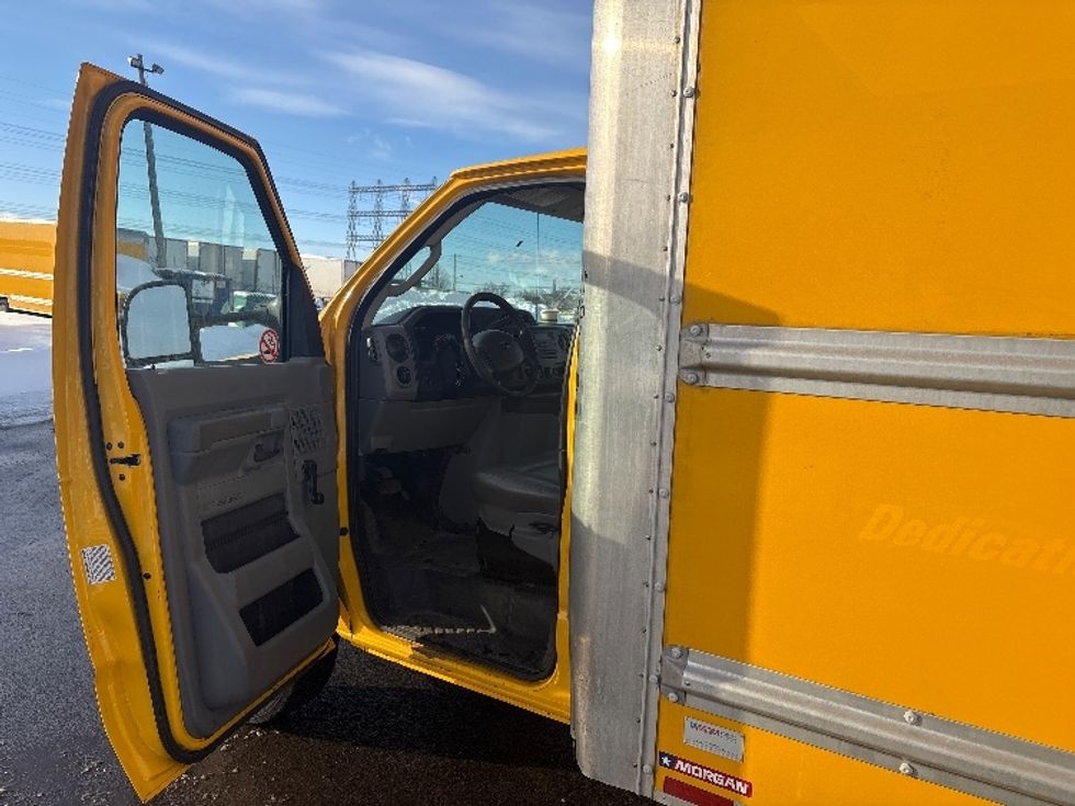 Light Duty Box Truck-Light and Medium Duty Trucks-Ford-2019-E350-Etobicoke-ON-171,000\n\t\tkm-$ 29,500 - Image 16
