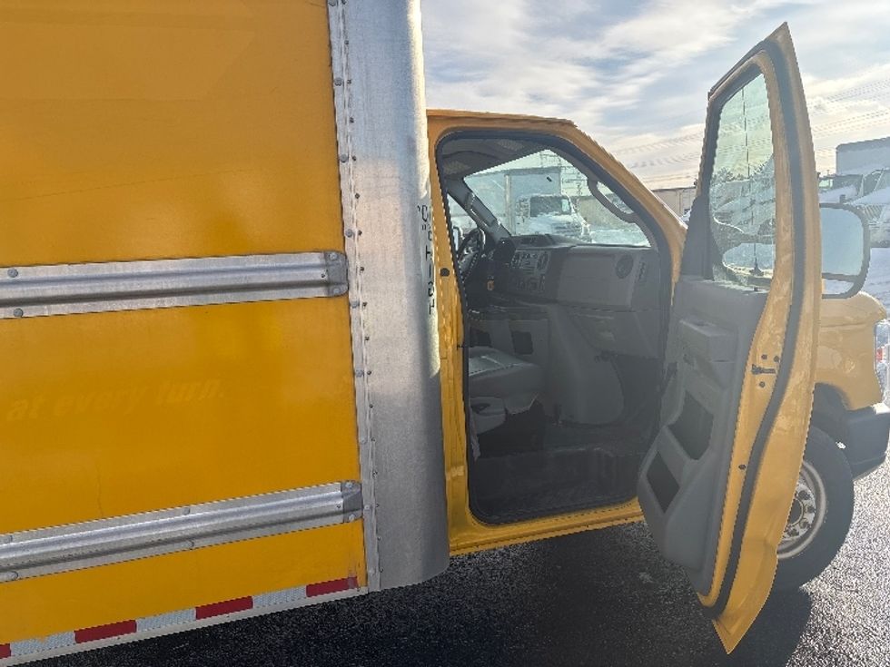 Light Duty Box Truck-Light and Medium Duty Trucks-Ford-2019-E350-Etobicoke-ON-171,000\n\t\tkm-$ 29,500 - Image 18